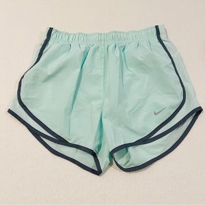 Nike Tempo Shorts - Medium